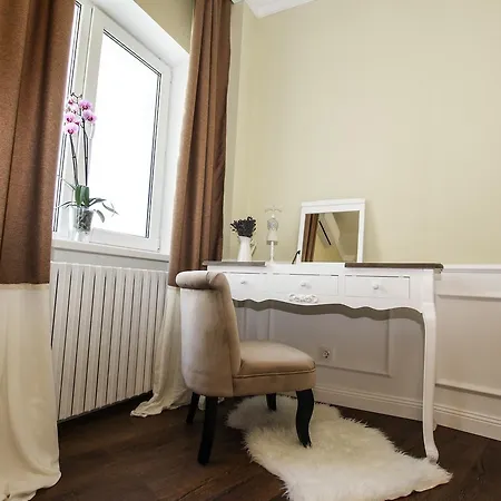 100 Sqm Luxury Apartment, Unirii Square