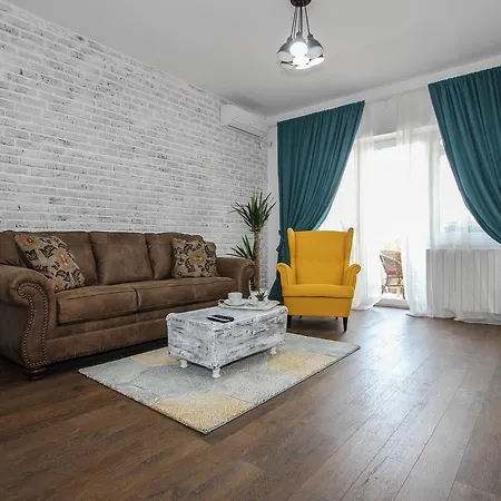 100 Sqm Luxury Apartment, Unirii Square
