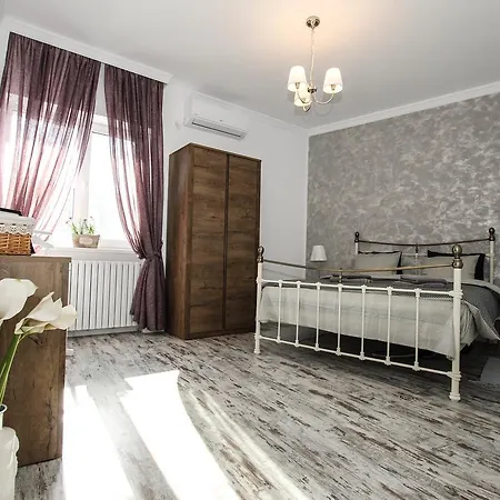 100 Sqm Luxury Apartment, Unirii Square