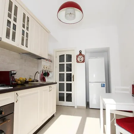 100 Sqm Luxury Apartment, Unirii Square Apartament *