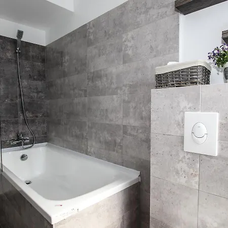 100 Sqm Luxury Apartment, Unirii Square Bukareszt