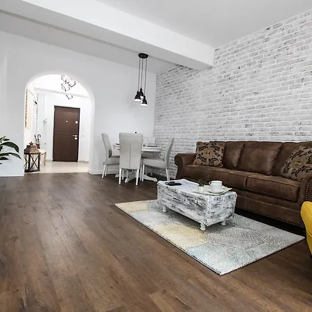 100 Sqm Luxury Apartment, Unirii Square Apartament Bukareszt