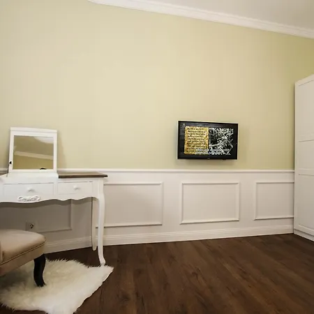 100 Sqm Luxury Apartment, Unirii Square Bukareszt