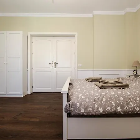100 Sqm Luxury Apartment, Unirii Square Apartament Bukareszt